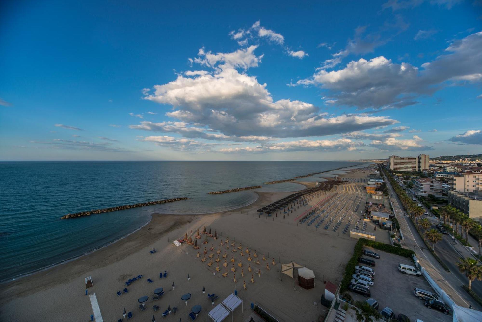 Hotel Antagos Montesilvano Marina Екстериор снимка