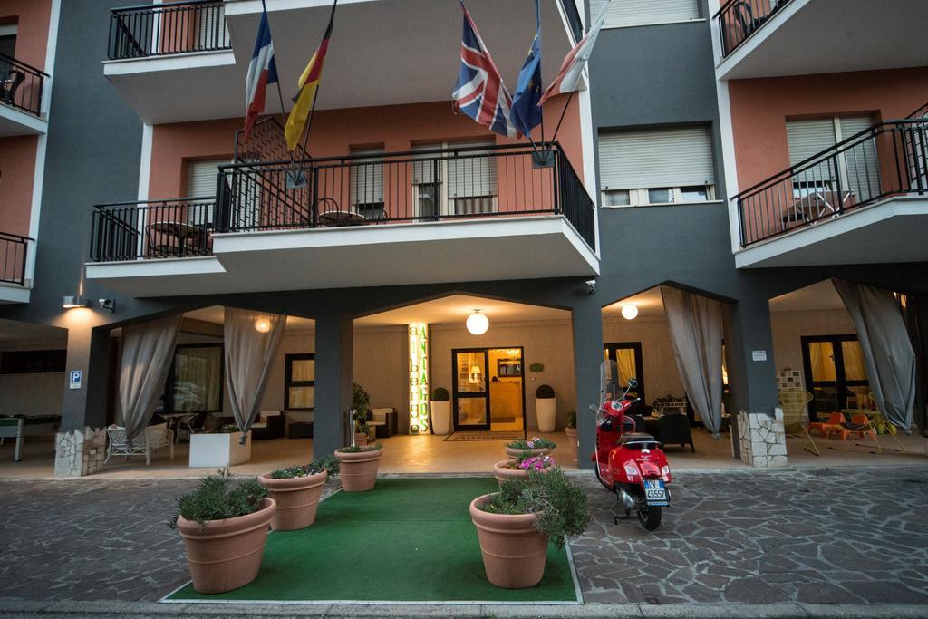 Hotel Antagos Montesilvano Marina Екстериор снимка