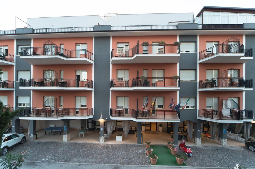 Hotel Antagos Montesilvano Marina Екстериор снимка